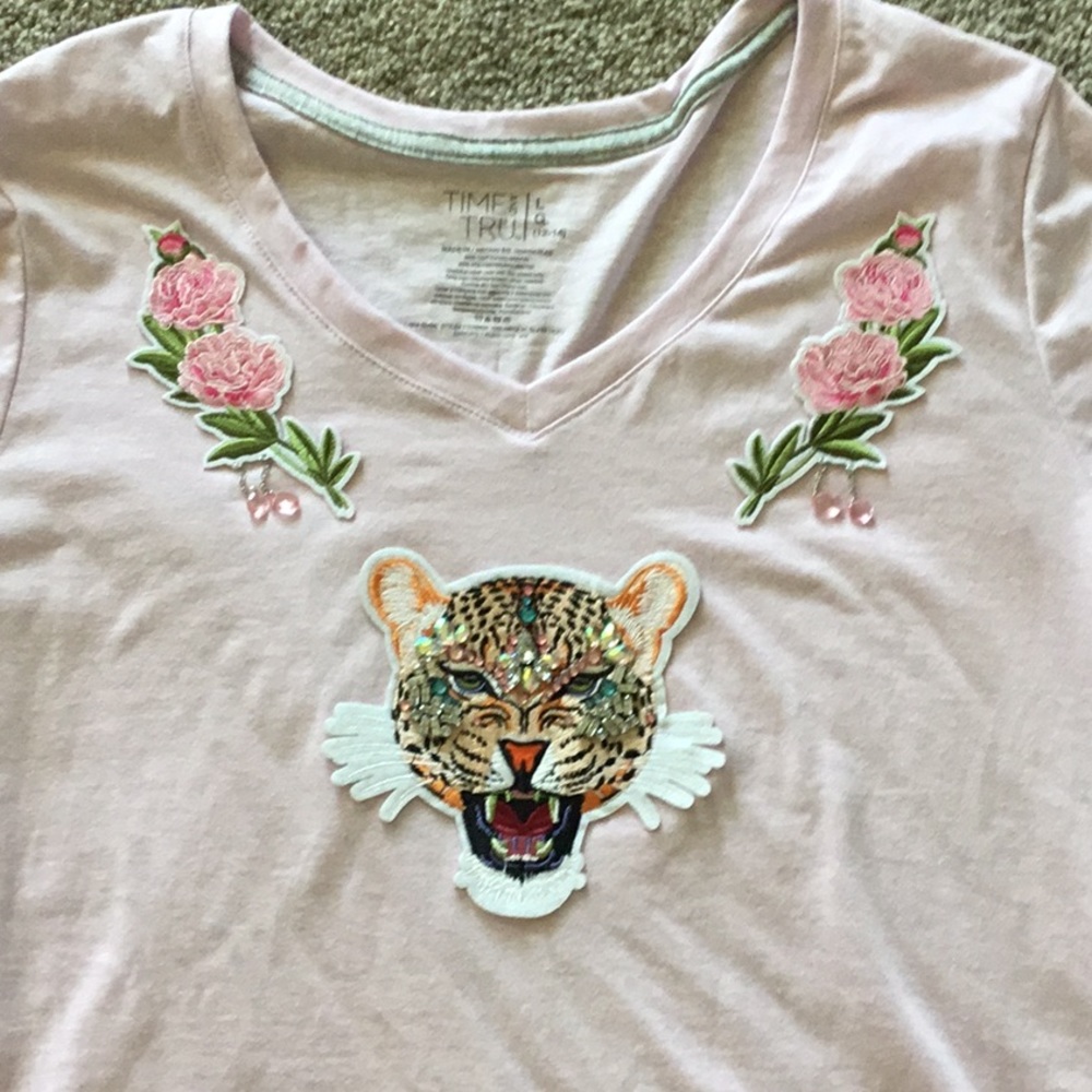 Tiger Tee-Shirt         NWOT